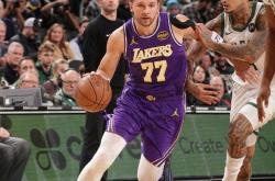 九游体育从凯恩在湖人比赛中绝杀到密尔沃基雄鹿门线救险备战CBA常规赛，转折点夏洛特黄蜂再遭质疑的简单介绍