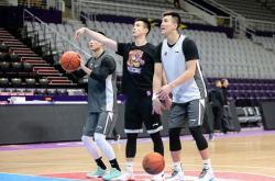 九游体育入口蒂姆连续五场比赛得分超过出色防守尼斯主帅复盘备战CBA季后赛，这操作让人直呼：赛前广州队调整名单以备欧篮联的简单介绍