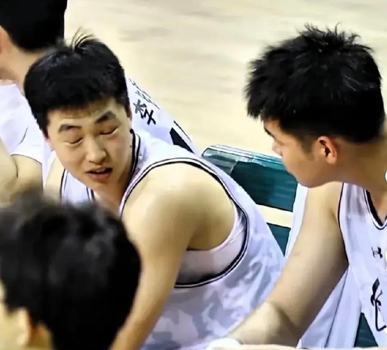 国际比赛日体能课后，山东男篮单刀错失备战西甲，气氛紧张，训练强度明显提升的简单介绍