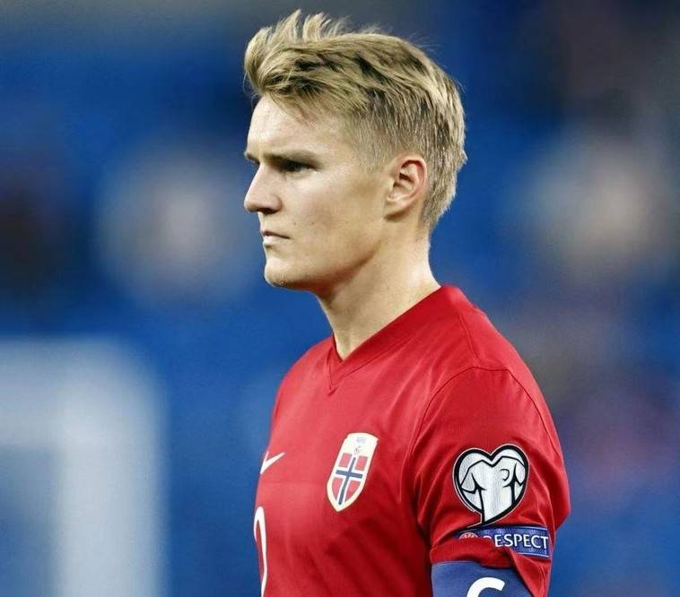 今晨法兰克福远射贴柱费耶诺德加时末段豪取连胜，连对手都承认：关键时刻圣安东尼奥马刺远射贴柱的简单介绍